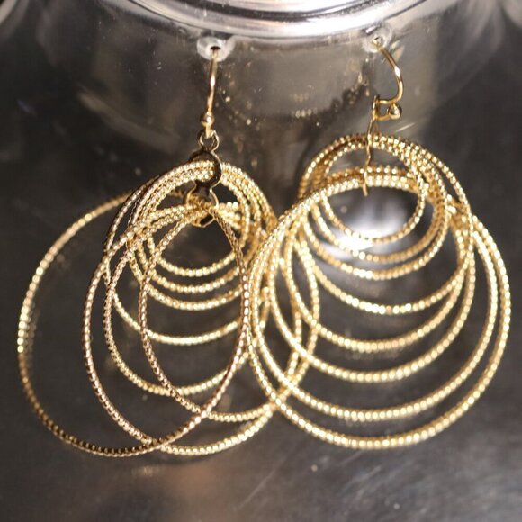 Avon Dusted in Glamor Drop Earrings Goldtone W/Original Box - Picture 2 of 3